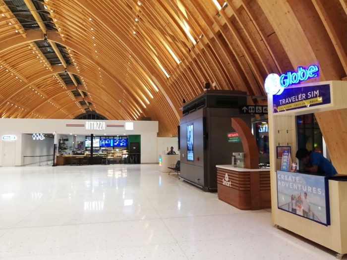 マクタン空港新ターミナル：SIM屋、カフェ